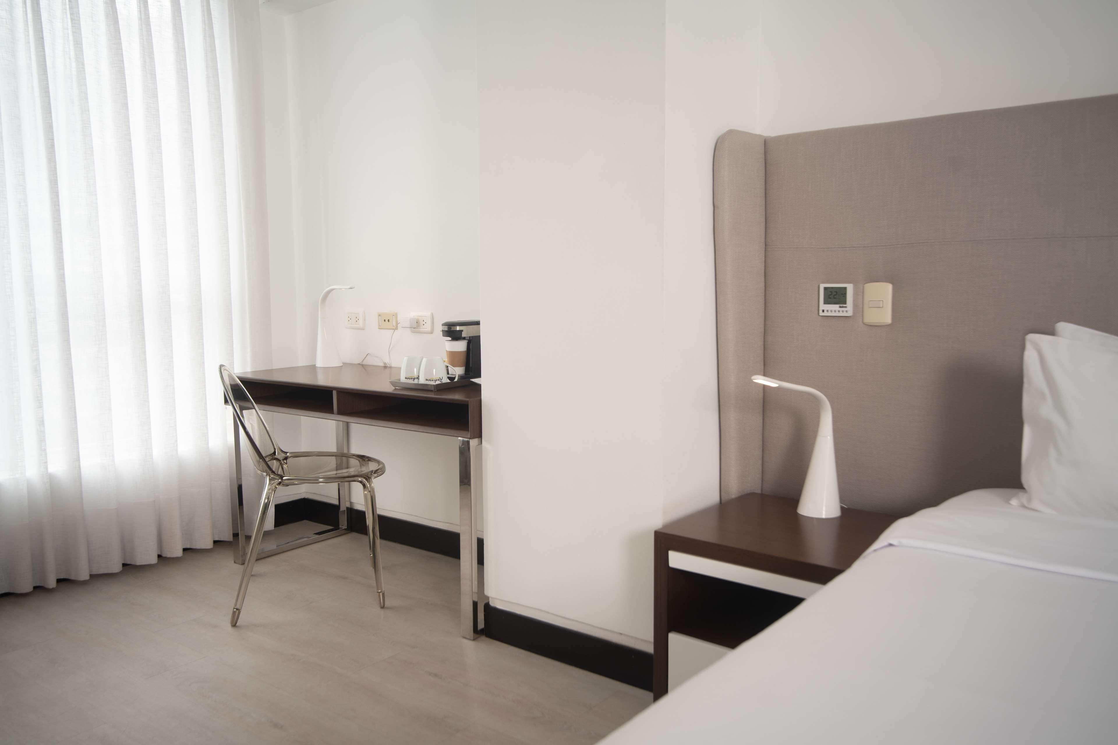 Radisson Decapolis Miraflores 4*